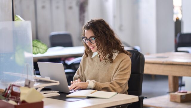 Femme souriante bilan de compétences